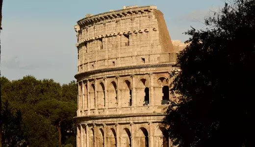 Colosseum guided tour with early entrance ticket