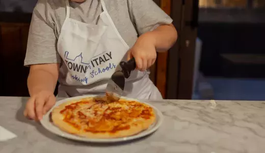 Pizza and gelato cooking class in Rome