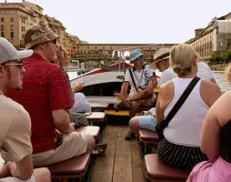 Florentine gondola boat tour