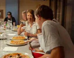 Pizza and gelato cooking class in Rome