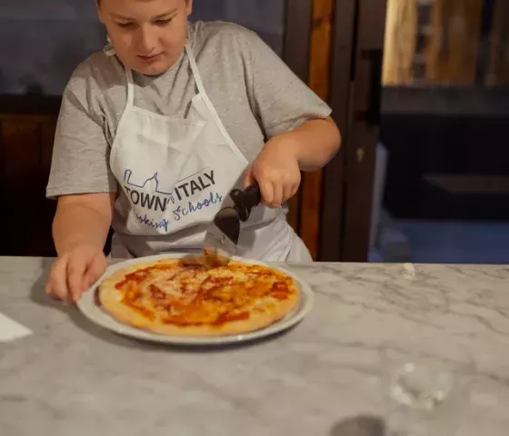 Pizza and gelato cooking class in Rome