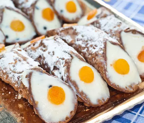 tour with sicilian cannoli taste
