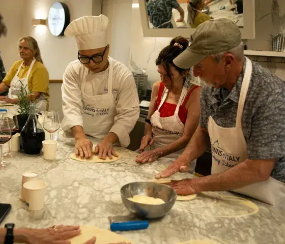 Pizza and gelato cooking class in Florence