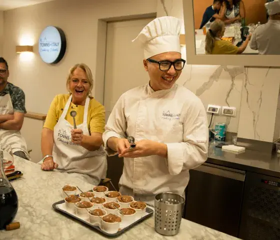 Pizza and gelato cooking class in Florence