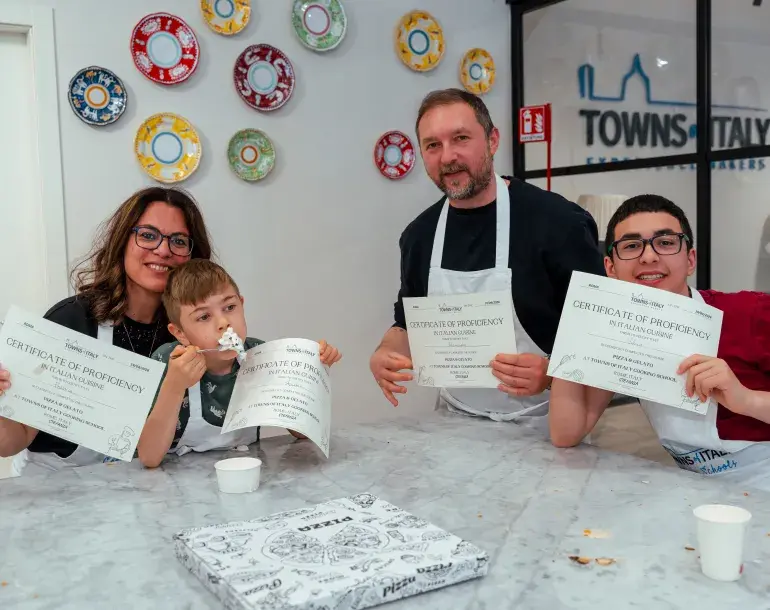 Pizza and gelato cooking class in Rome