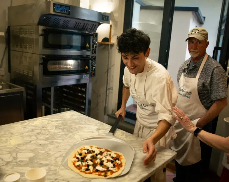 Pizza and gelato cooking class in Florence
