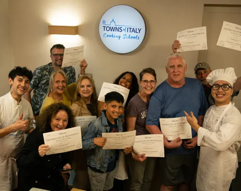 Pizza and gelato cooking class in Florence